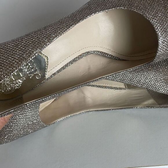 Vince Camuto Kadri Silver Sparkle Fabric Pumps Heels 8.5 - Picture 11 of 13